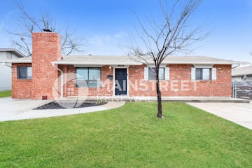 2504 YORKSHIRE AVE MOORE, OK 73160